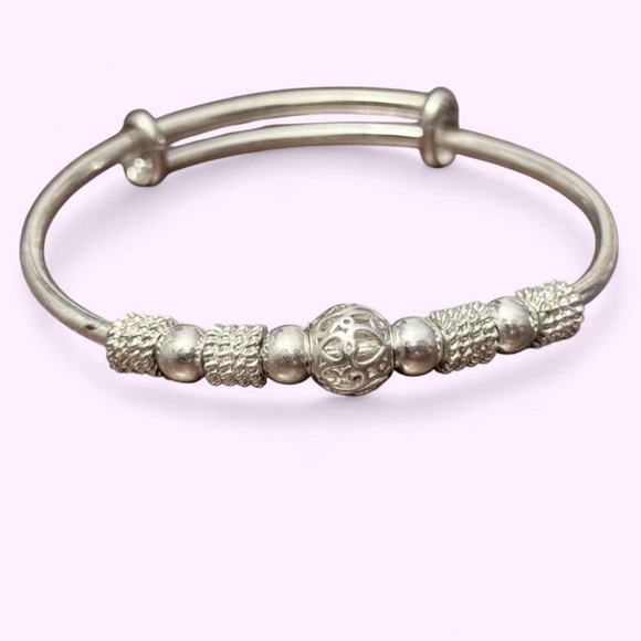 Silver Tone Expandable Bangle – Heart Filigree Charm - Picture 3 of 4